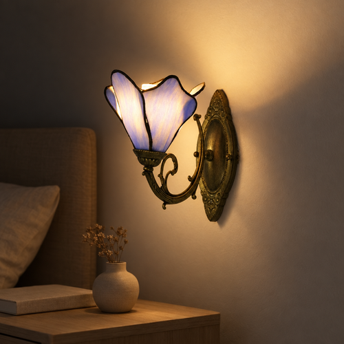 Applique murale Tiffany Fleur Lavande allumée la nuit