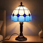 Lampe de chevet Tiffany Saphir allumée la nuit