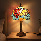 Lampe de chevet Tiffany Rubis allumée la nuit