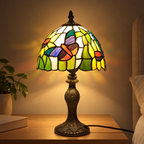 Lampe de chevet Tiffany Papillon allumée la nuit