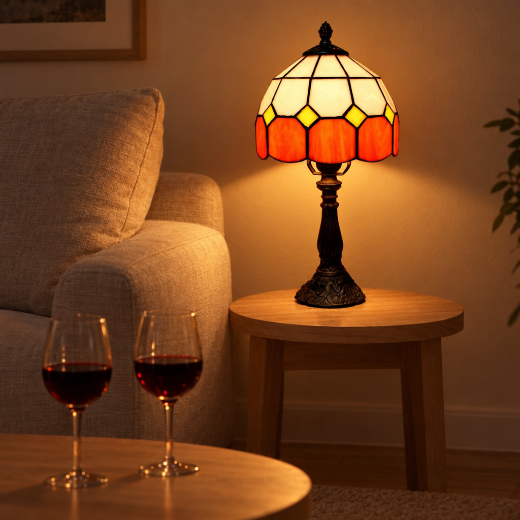 Lampe de chevet Tiffany Ambre dans un salon le soir